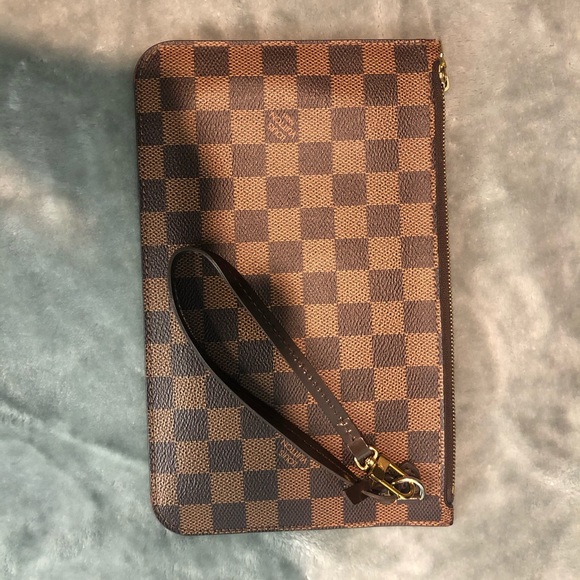 Louis Vuitton Handbags - Louis Vuitton Neverfull Pochette pouch